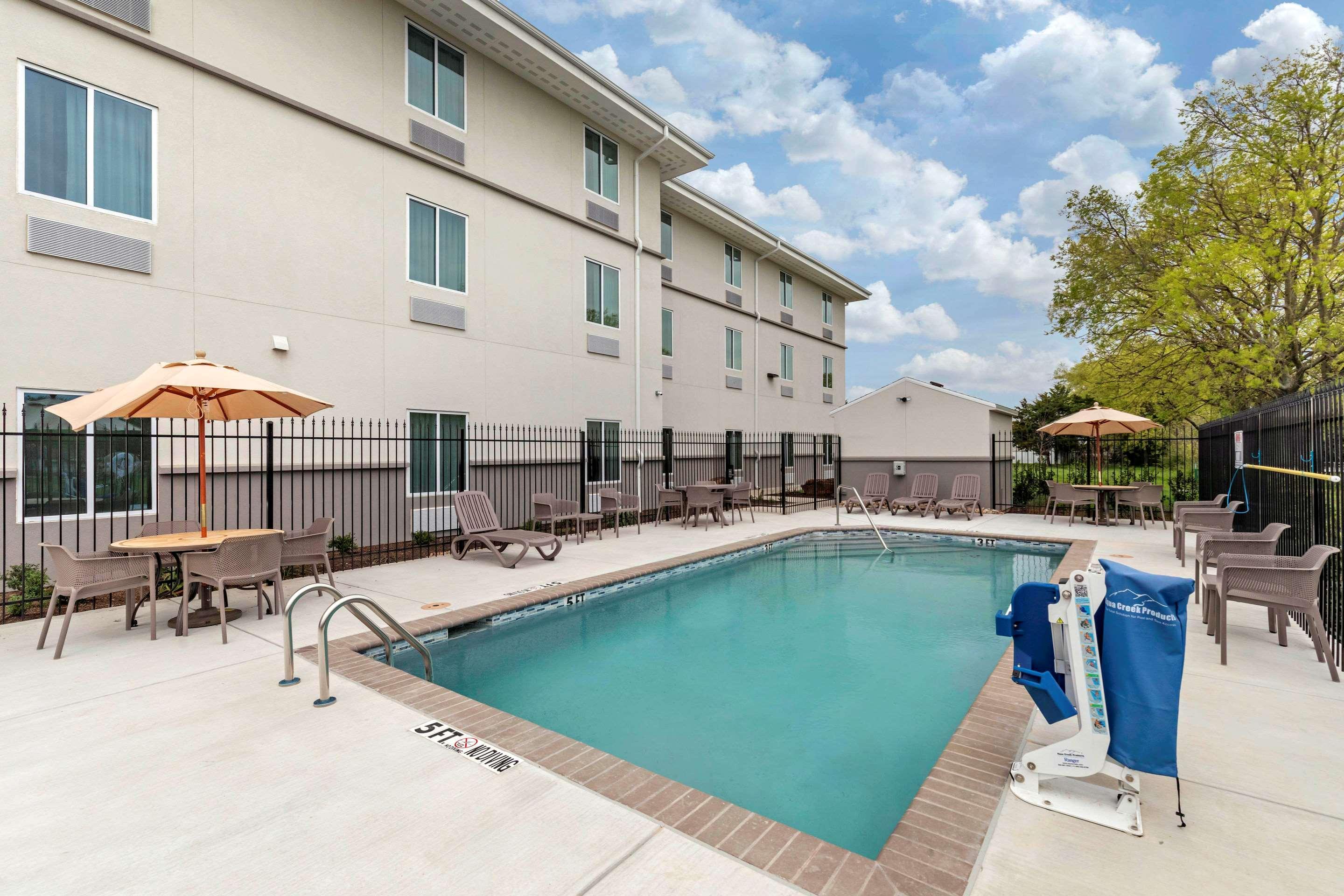 Mainstay Suites Lancaster Dallas South Exterior photo